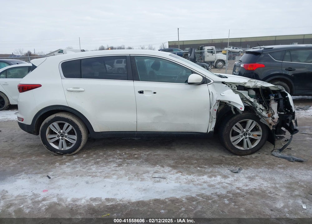 2018 KIA SPORTAGE LX VIN: KNDPM3AC0J7423067
