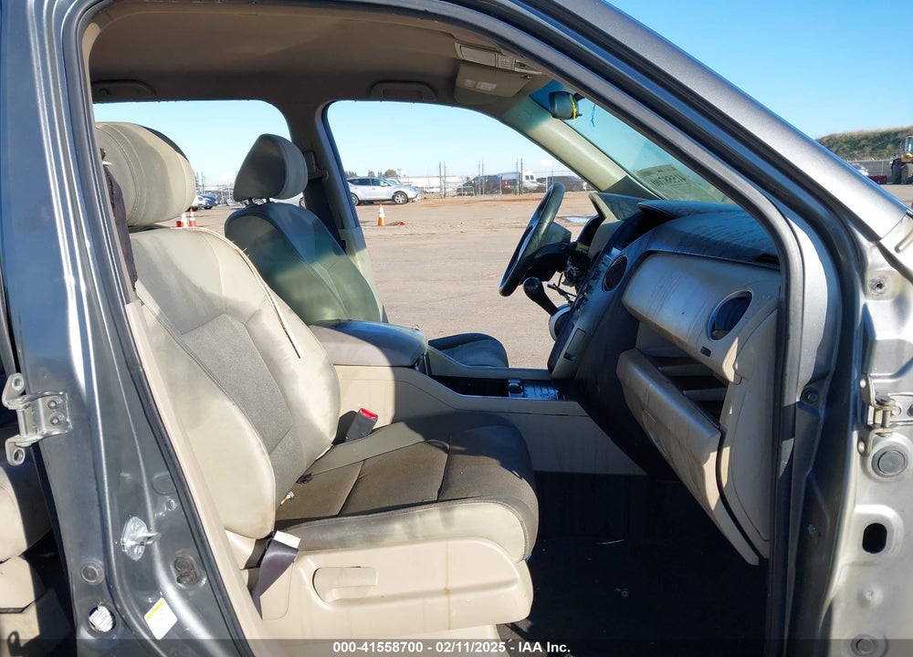 2009 HONDA PILOT LX VIN: 5FNYF38209B009692