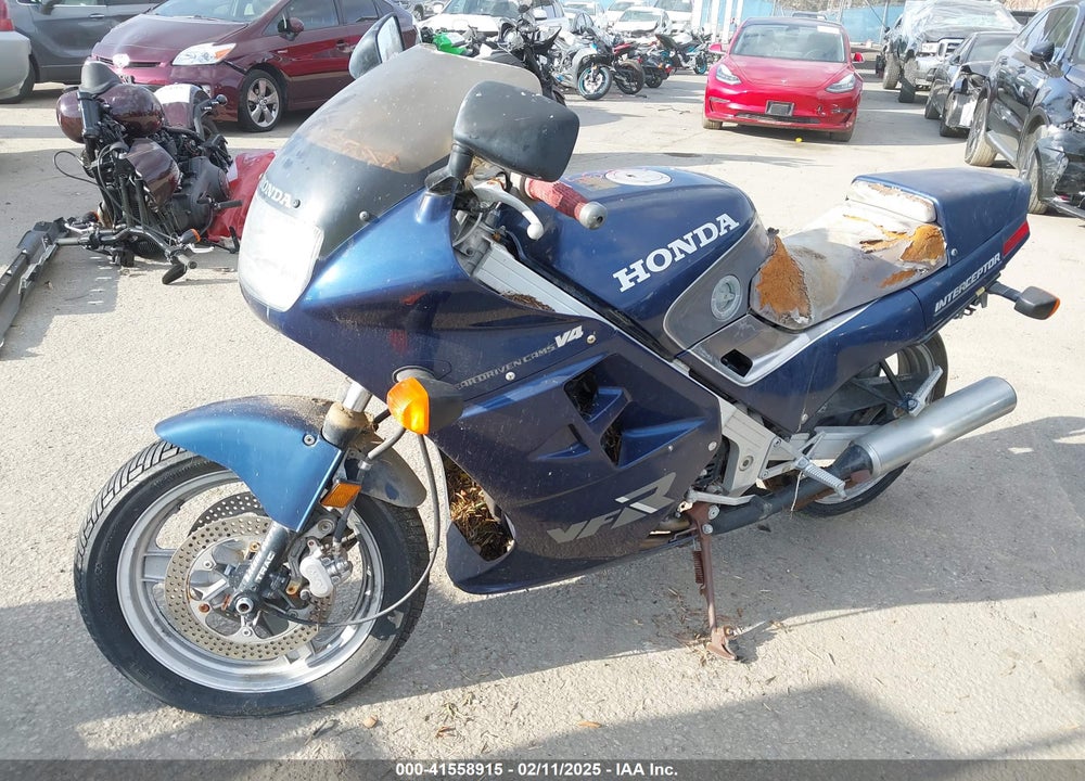 1987 HONDA VFR700 F VIN: JH2RC2633HM100827