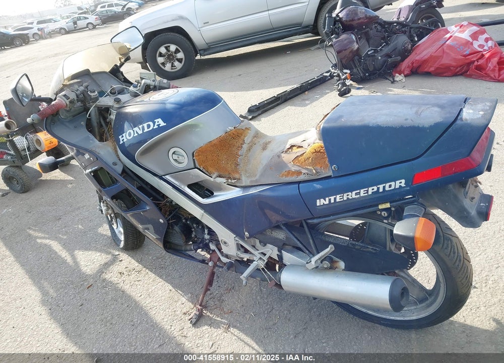 1987 HONDA VFR700 F VIN: JH2RC2633HM100827