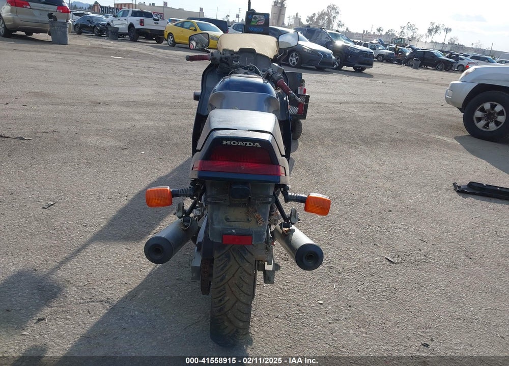1987 HONDA VFR700 F VIN: JH2RC2633HM100827