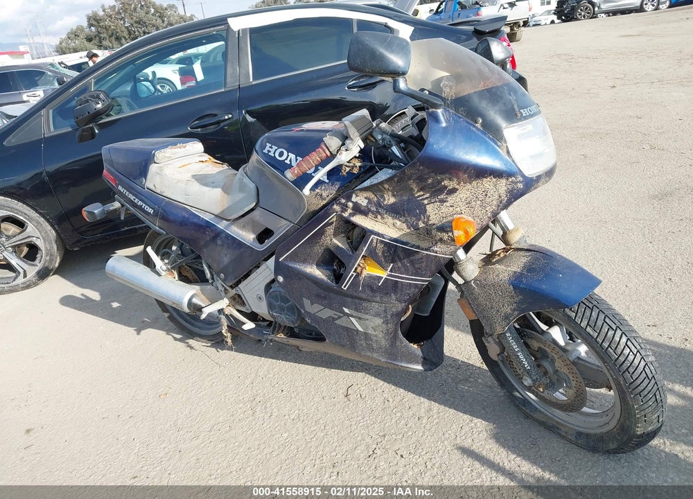 1987 HONDA VFR700 F VIN: JH2RC2633HM100827