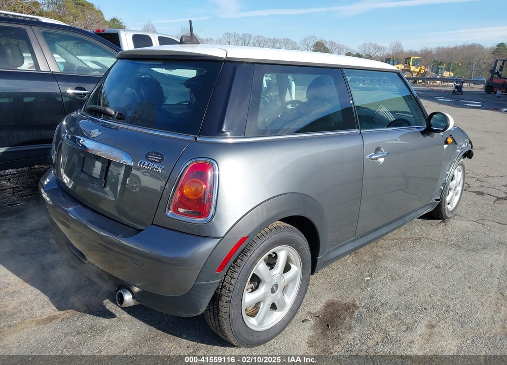 2010 MINI COOPER HARDTOP BASE (M6) VIN: WMWMF3C53ATZ62685