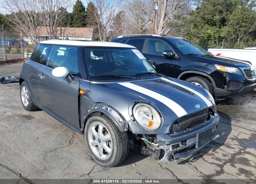2010 MINI COOPER HARDTOP BASE (M6) VIN: WMWMF3C53ATZ62685