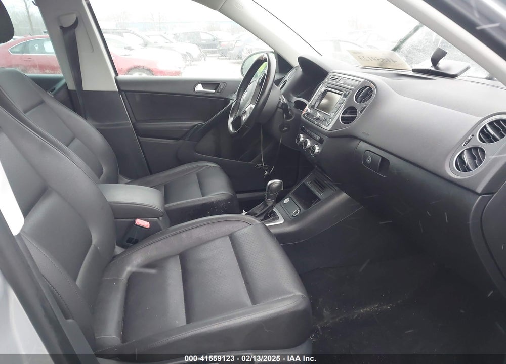 2015 VOLKSWAGEN TIGUAN VIN: WVGBV7AX6FW559245