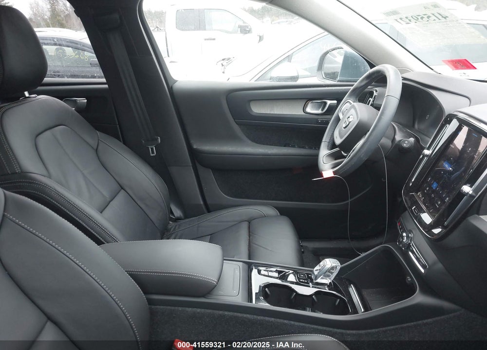 2023 VOLVO XC40 VIN: YV4L12UN4P2989427
