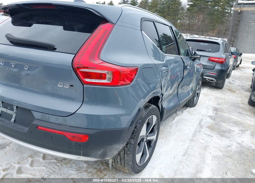 2023 VOLVO XC40 VIN: YV4L12UN4P2989427