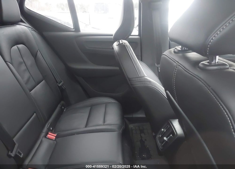 2023 VOLVO XC40 VIN: YV4L12UN4P2989427