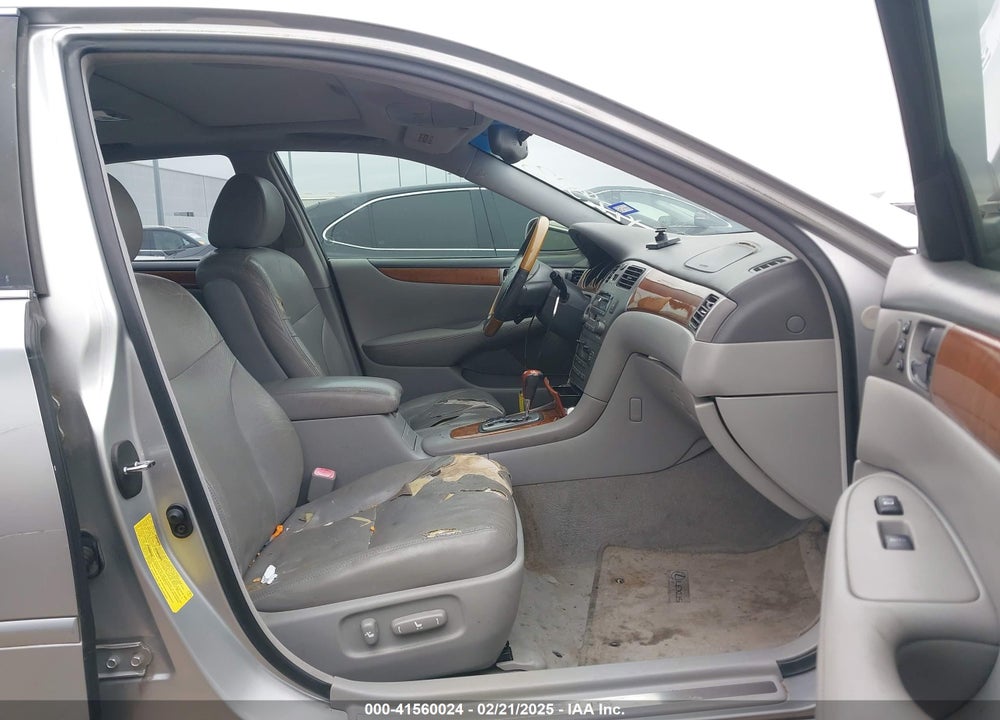 2005 LEXUS ES 330 VIN: JTHBA30G055122323