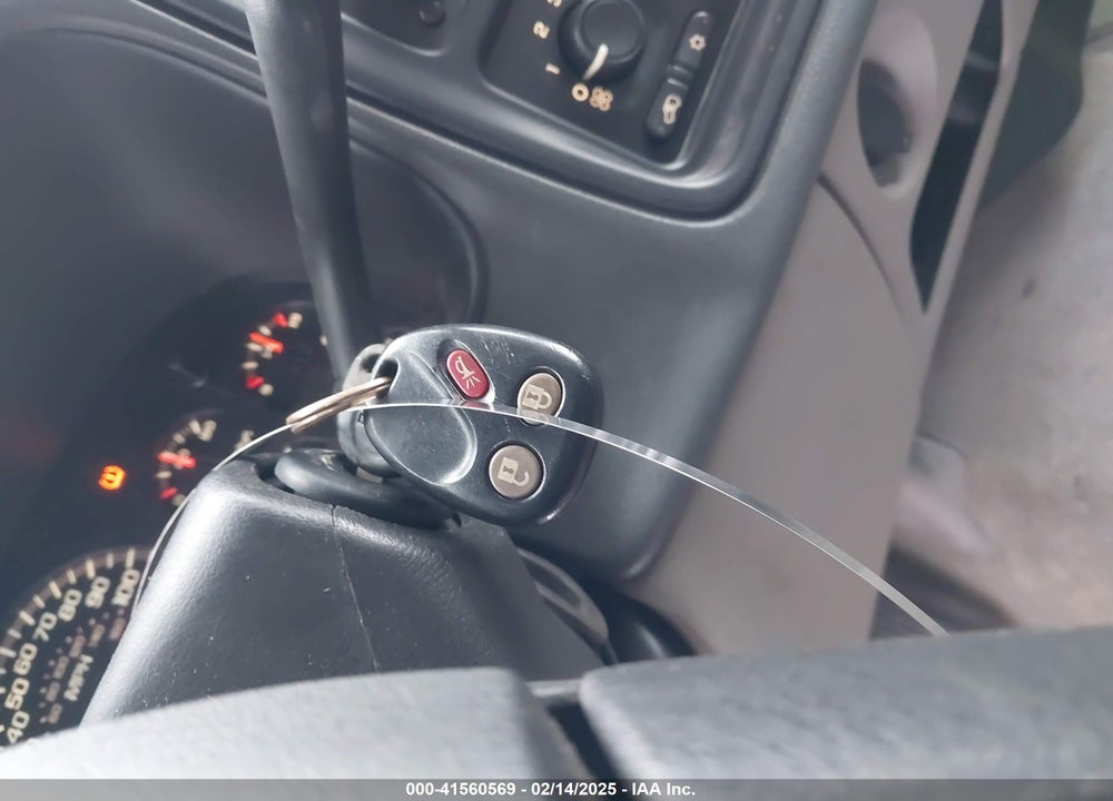 2004 GMC YUKON SLE VIN: 1GKEK13V94J327465
