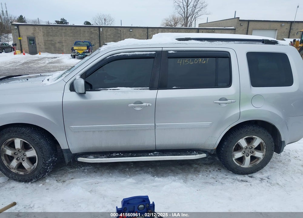 2011 HONDA PILOT EX-L VIN: 5FNYF4H63BB002606