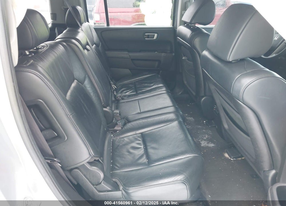 2011 HONDA PILOT EX-L VIN: 5FNYF4H63BB002606
