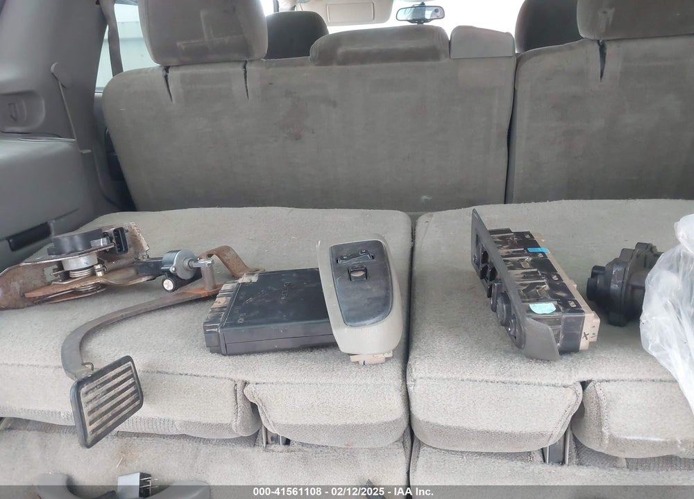 2003 GMC YUKON SLE VIN: 1GKEC13V33J287668