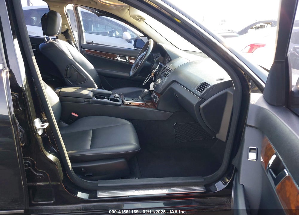 2008 MERCEDES-BENZ C 300 VIN: WDDGF54X88F185320