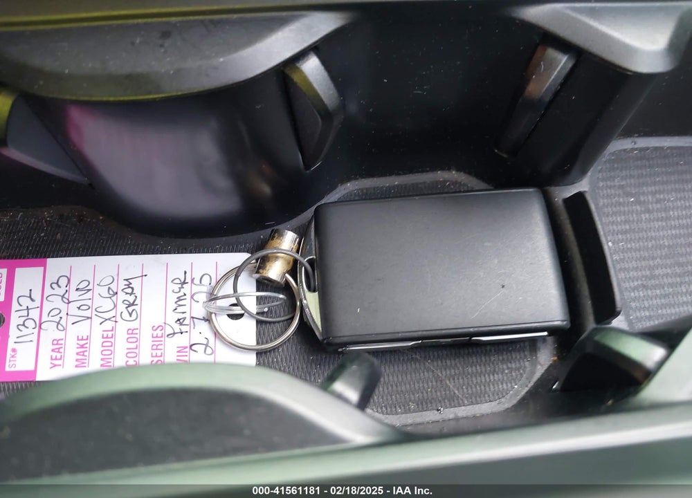 2023 VOLVO XC60 B5 PLUS BRIGHT THEME VIN: YV4L12RN8P1356993