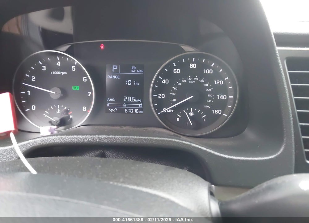 2017 HYUNDAI ELANTRA VIN: 5NPD84LF9HH207762
