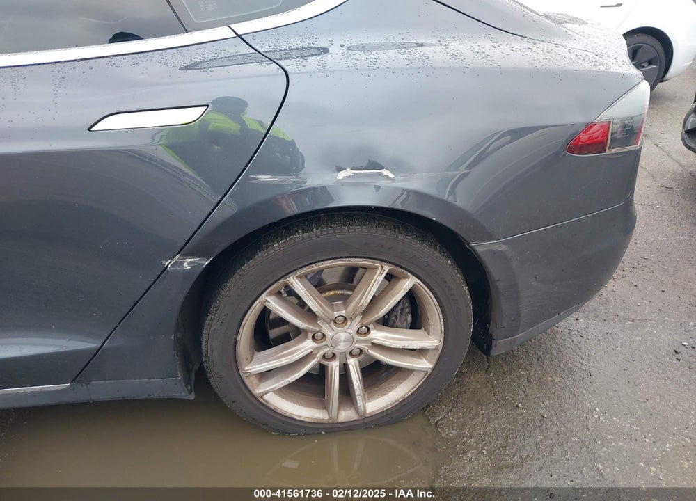 2016 TESLA S VIN: 5YJSA1E16GF130468