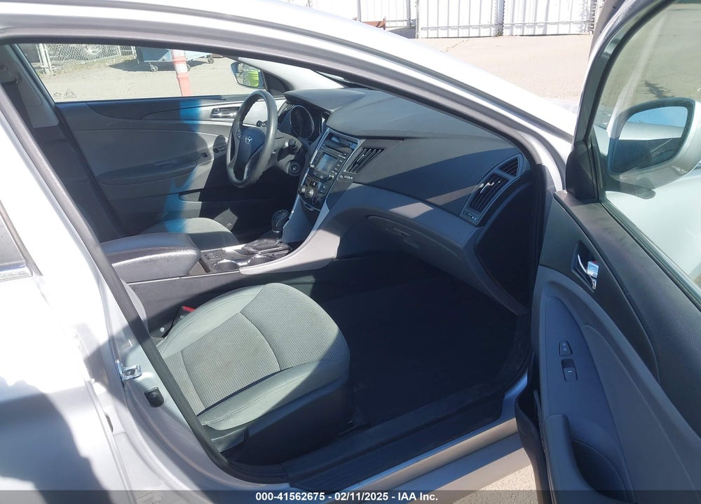 2014 HYUNDAI SONATA VIN: 5NPEB4AC1EH868938