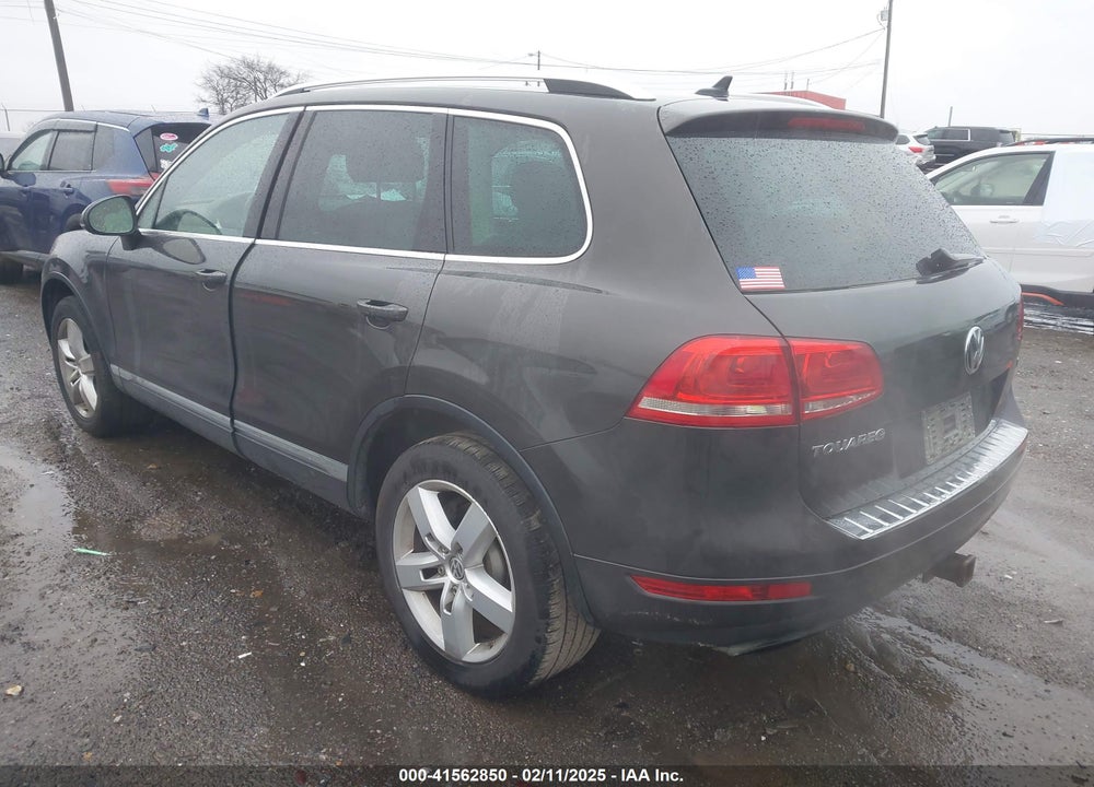 2013 VOLKSWAGEN TOUAREG VR6 LUX VIN: WVGEF9BPXDD004019