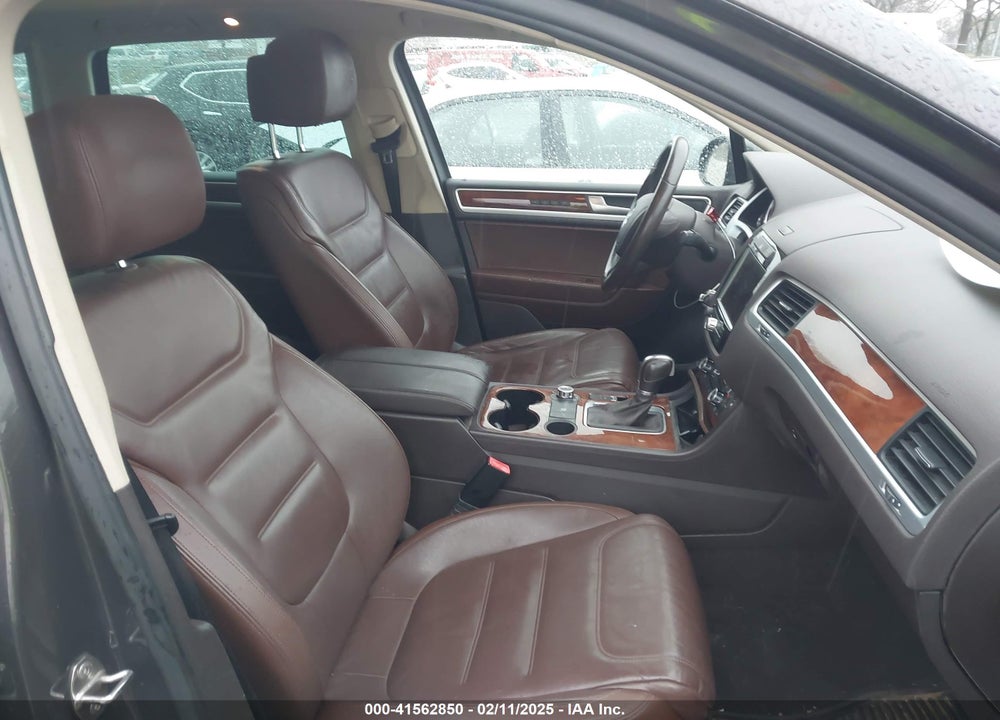 2013 VOLKSWAGEN TOUAREG VR6 LUX VIN: WVGEF9BPXDD004019