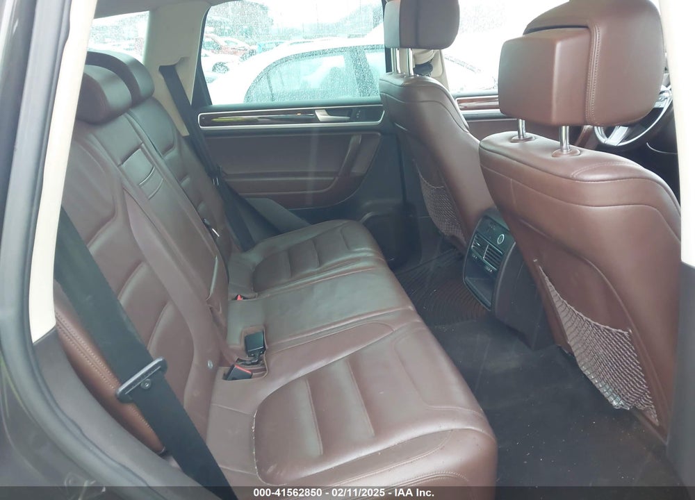 2013 VOLKSWAGEN TOUAREG VR6 LUX VIN: WVGEF9BPXDD004019