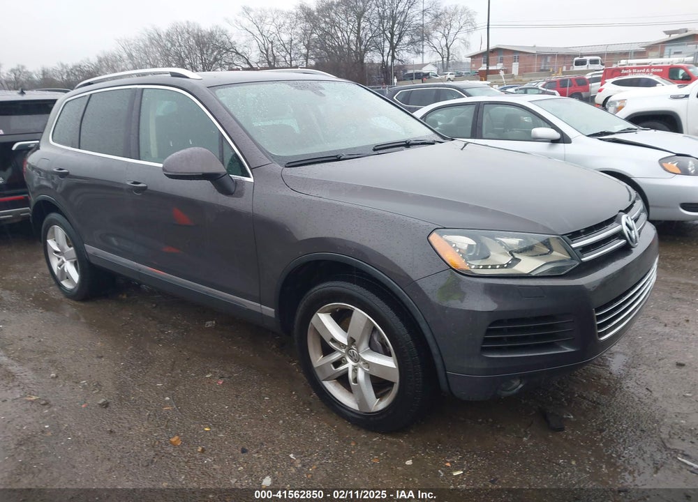 2013 VOLKSWAGEN TOUAREG VR6 LUX VIN: WVGEF9BPXDD004019