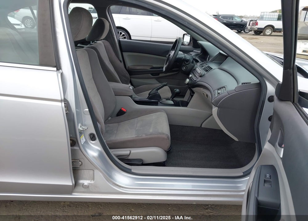 2010 HONDA ACCORD 2.4 LX VIN: 1HGCP2F33AA068828