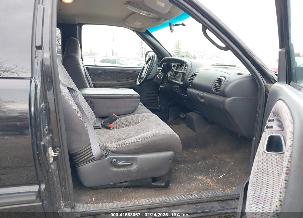 2001 DODGE RAM 1500 ST VIN: 3B7HC13Y61G727349