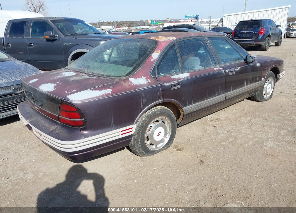 1995 OLDSMOBILE 88 ROYALE VIN: 1G3HN52K1S4815982