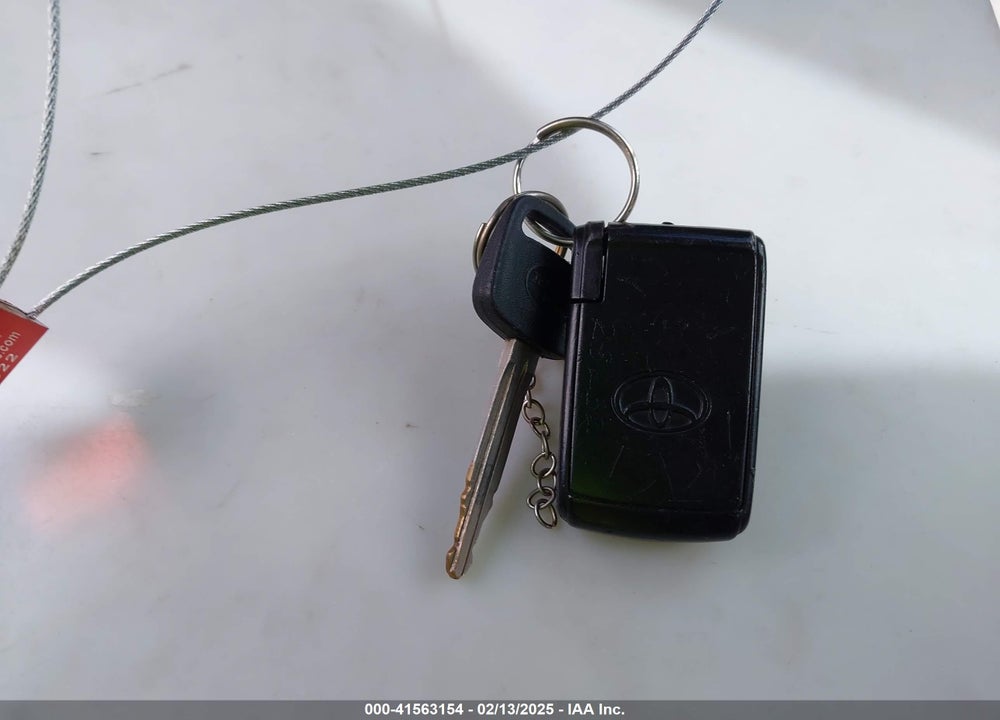 2005 TOYOTA PRIUS VIN: JTDKB22U153001338