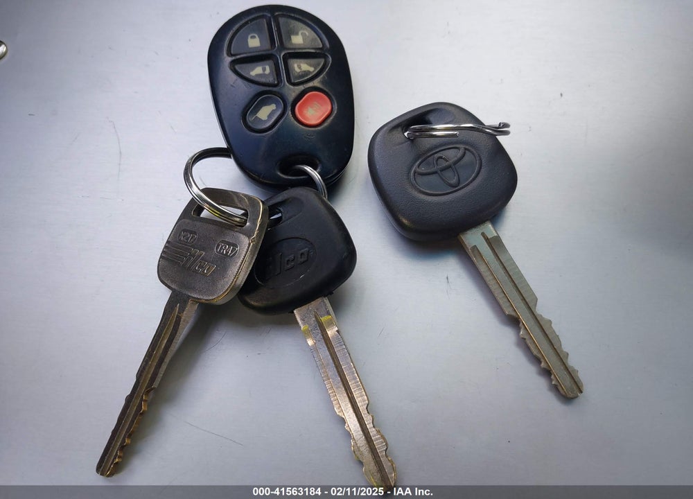 2004 TOYOTA SIENNA XLE VIN: 5TDZA22C54S026569