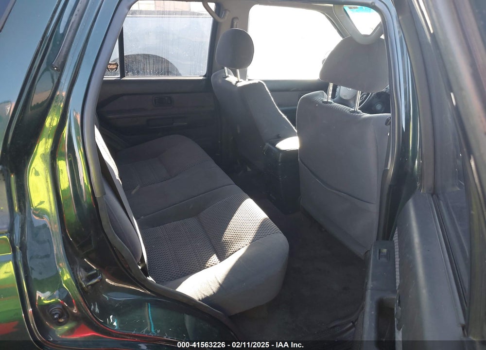 2002 NISSAN PATHFINDER SE VIN: JN8DR09Y82W745972