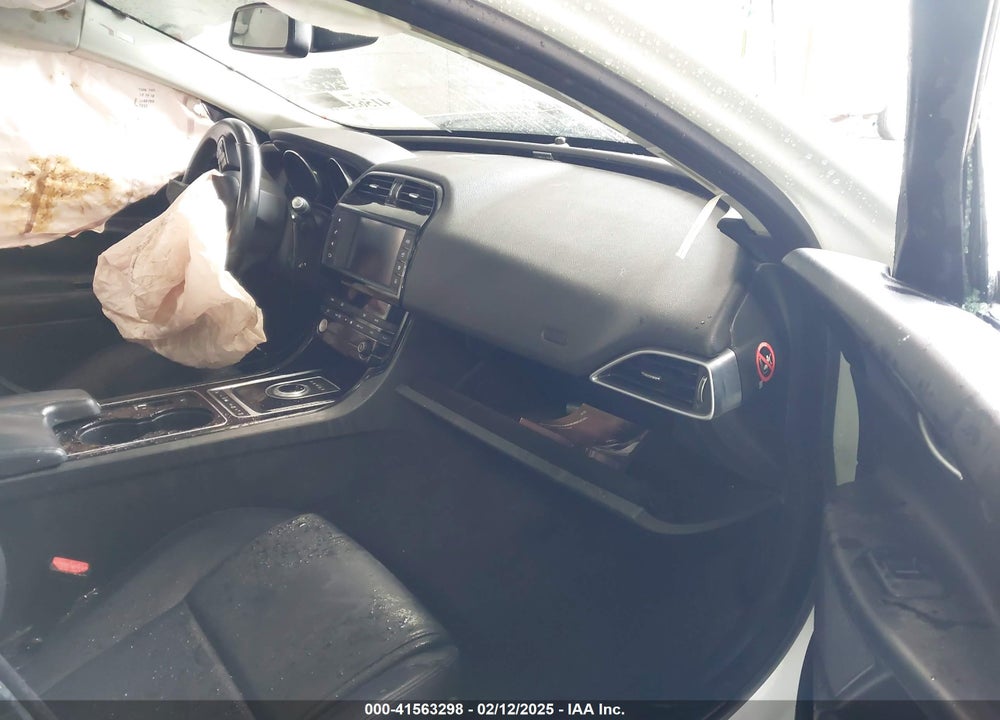 2017 JAGUAR XE VIN: SAJAR4BG1HA972547