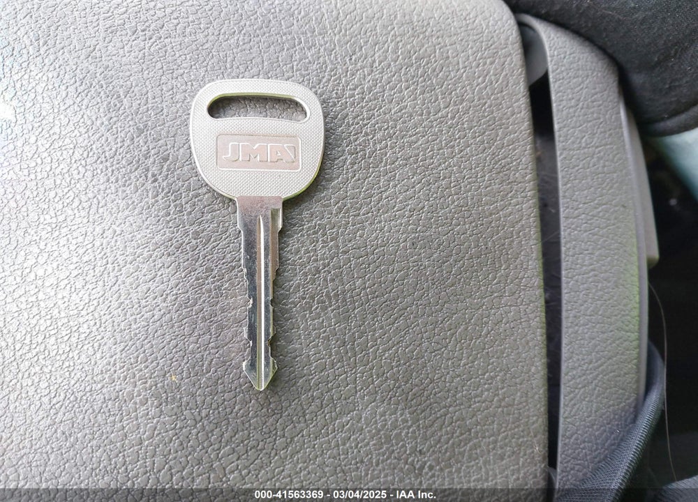 2005 GMC YUKON DENALI VIN: 1GKEK63U85J129840