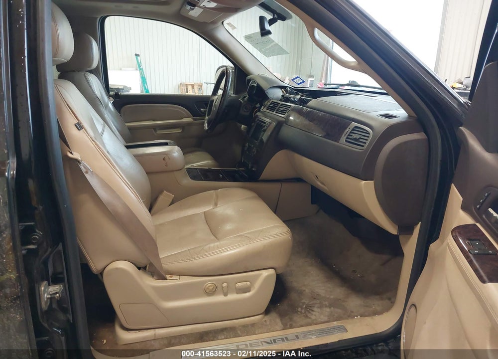 2010 GMC YUKON XL 1500 DENALI VIN: 1GKUCMEF1AR181088