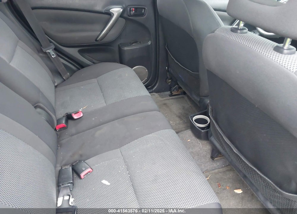 2005 TOYOTA RAV4 VIN: JTEGD20V350067673