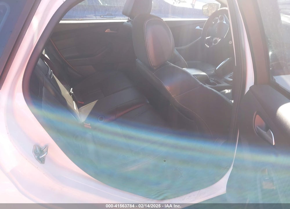 2013 FORD FOCUS VIN: 1FADP3K27DL235437