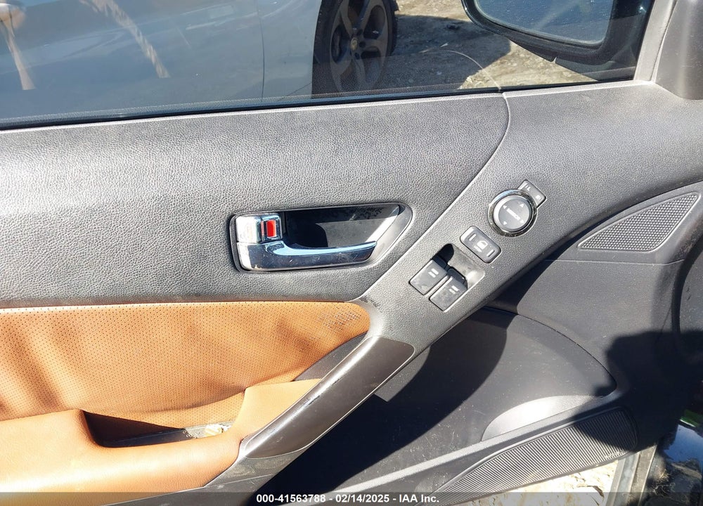 2011 HYUNDAI GENESIS 3.8 GRAND TOURING VIN: KMHHU6KH8BU062847