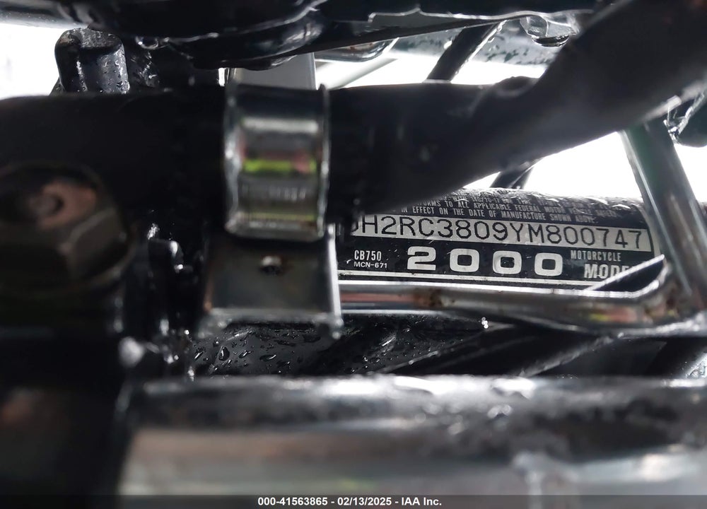 2000 HONDA CB750 VIN: JH2RC3809YM800747