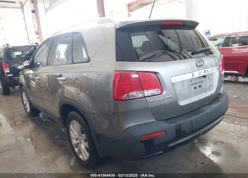 2011 KIA SORENTO VIN: 5XYKUCA1XBG150443
