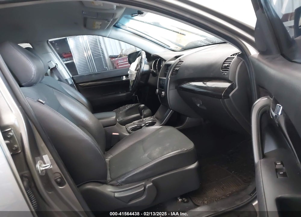 2011 KIA SORENTO VIN: 5XYKUCA1XBG150443