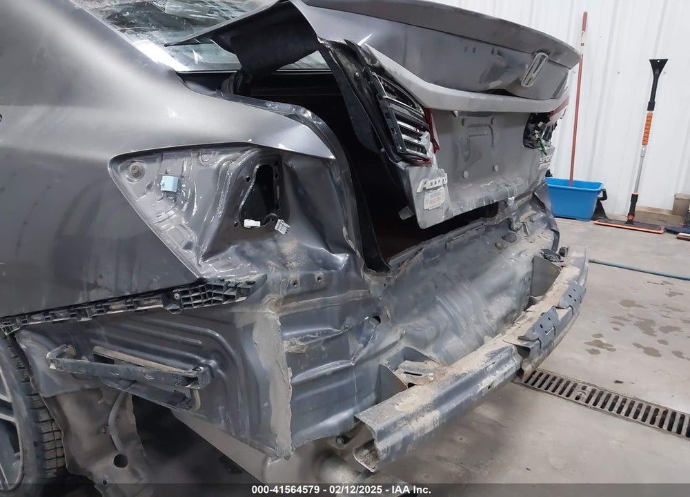 2017 HONDA ACCORD VIN: 1HGCR2F16HA292825