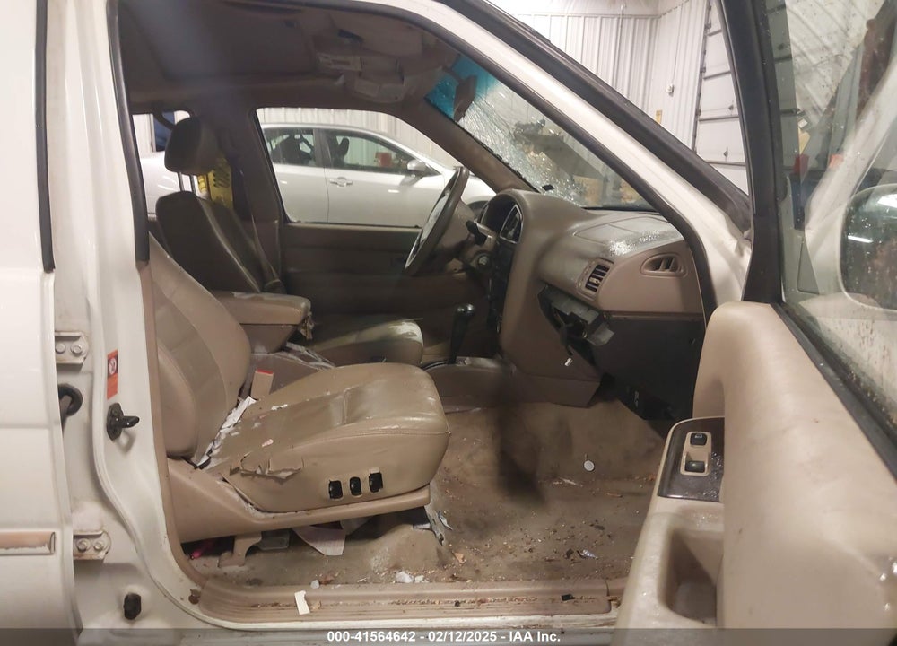 2002 NISSAN PATHFINDER VIN: JN8DR09Y82W737189
