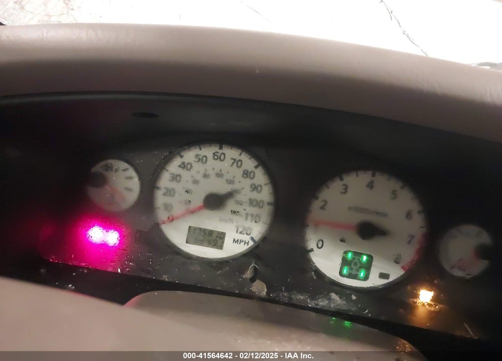 2002 NISSAN PATHFINDER VIN: JN8DR09Y82W737189