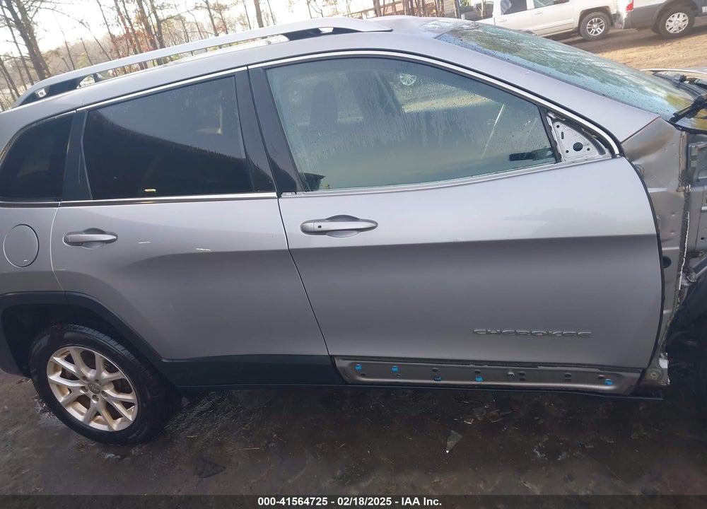 2017 JEEP CHEROKEE LATITUDE FWD VIN: 1C4PJLCS3HW613636
