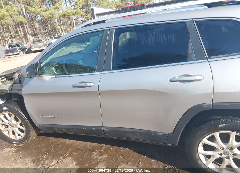 2017 JEEP CHEROKEE LATITUDE FWD VIN: 1C4PJLCS3HW613636