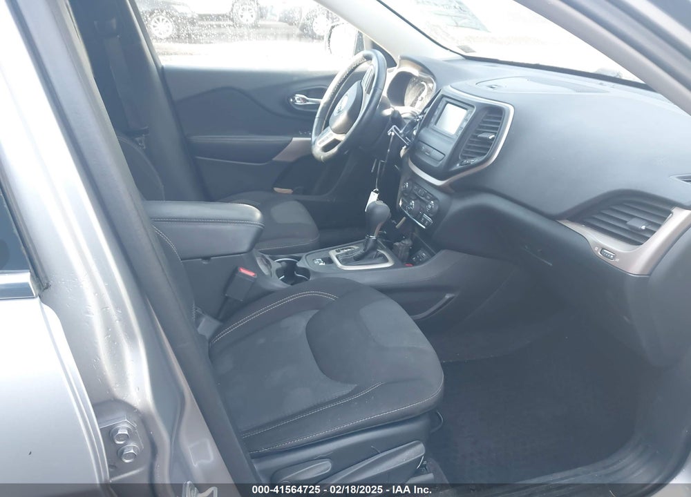 2017 JEEP CHEROKEE LATITUDE FWD VIN: 1C4PJLCS3HW613636