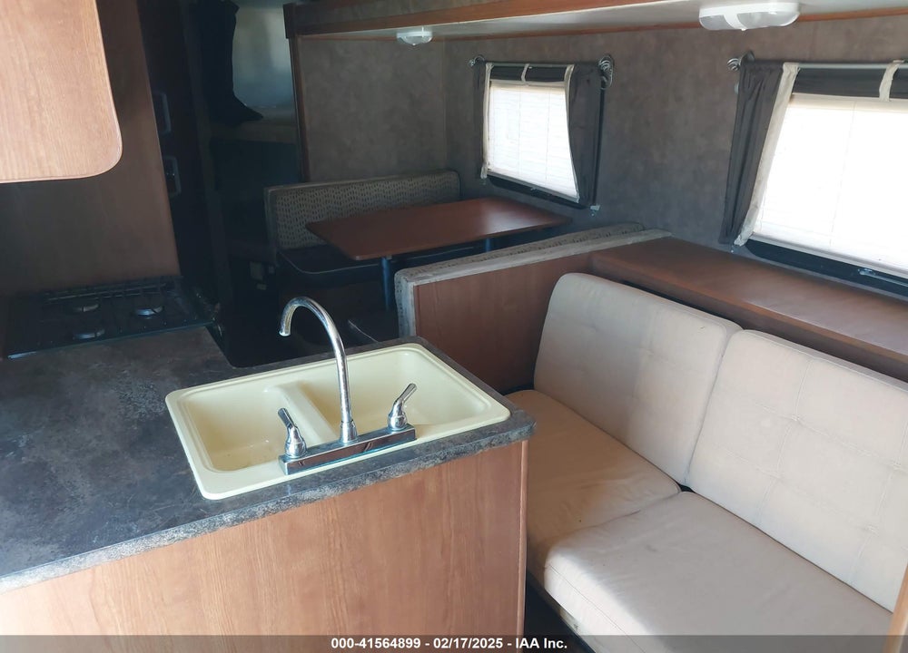 2015 WILDERNESS X-LITE SERIES M-262B VIN: 4X4TWDB24F7347228