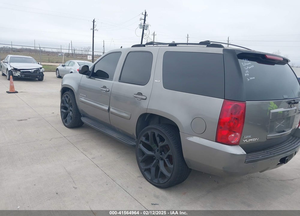 2007 GMC YUKON VIN: 1GKFC13007R264378