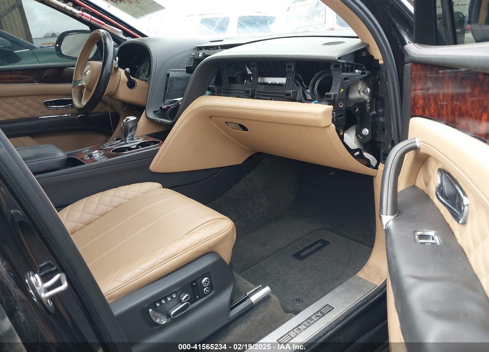 2017 BENTLEY BENTAYGA W12/W12 FIRST EDITION VIN: SJAAC2ZV8HC012561
